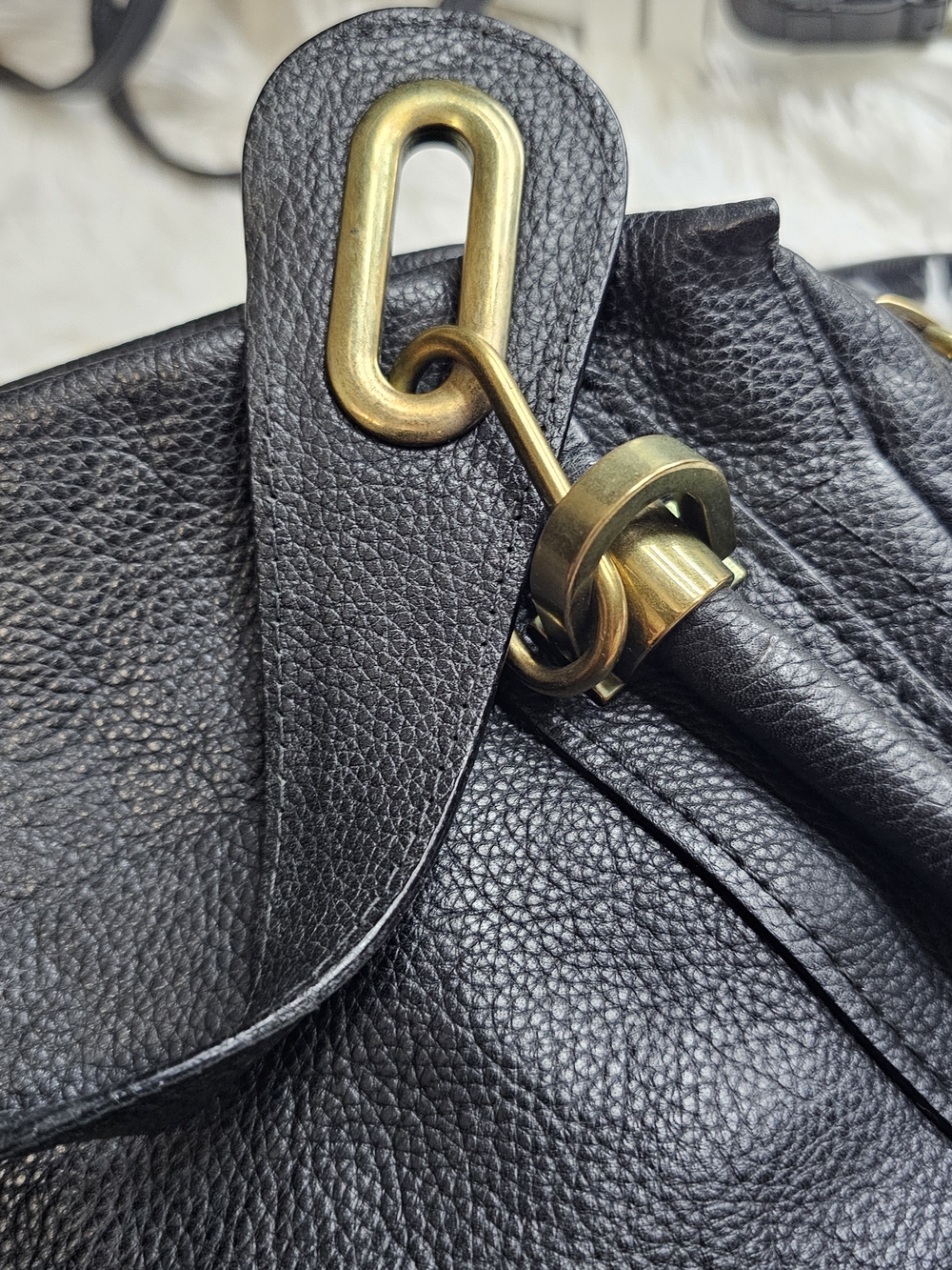 Chloe Paraty Black Leather Shoulder Bag with Gold Hardware - Picture 7 of 15